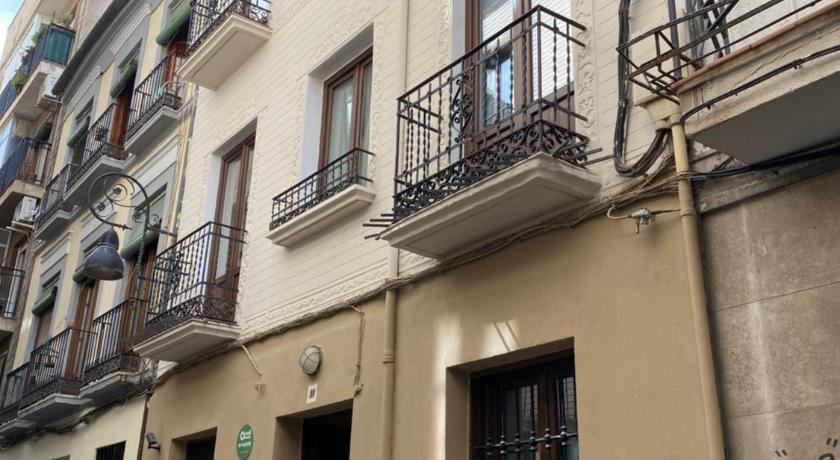 Image of Eight-Bedroom House 8