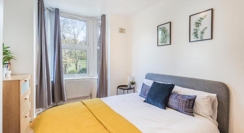 Apartments in Brixton next door to Brockwell Park photo