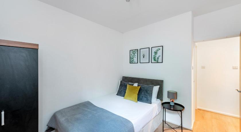 Apartments in Brixton next door to Brockwell Park photo