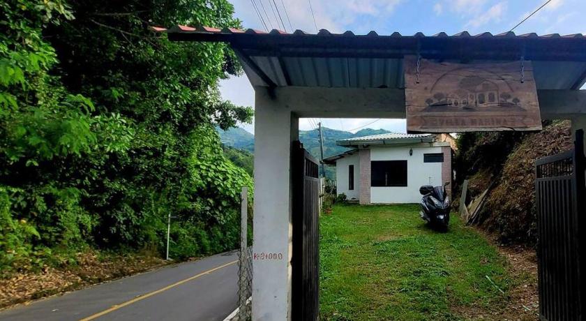 Acogedora casa campestre, con parqueadero privado