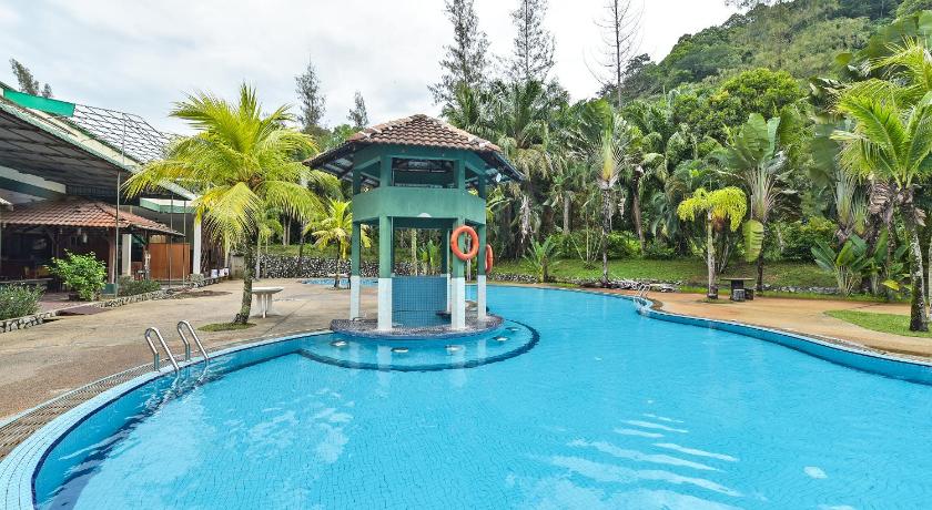 OYO HOME 90700 Teluk Batik Holiday Apartment photo