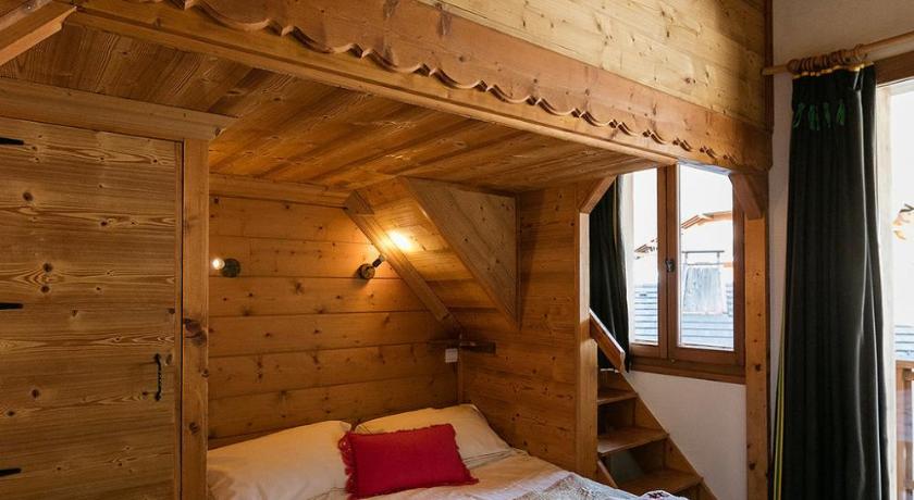 Image of Three-Bedroom Apartment with Mountain View 5