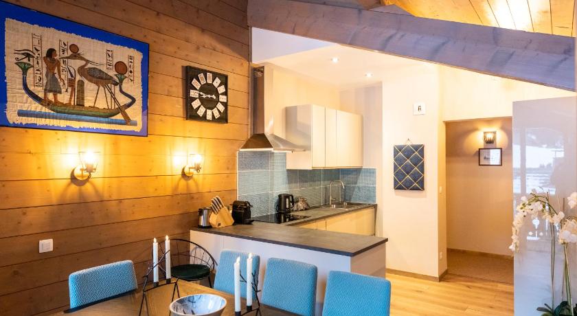 Image of Three-Bedroom Apartment with Mountain View 3