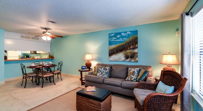 Destin Townhome with Balcony - Walk to the Beach! photo