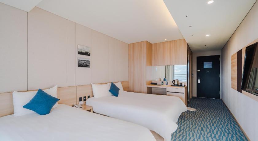 Imatge de Principal familiar amb 2 llits individuals (Premier Family Twin Room) 11
