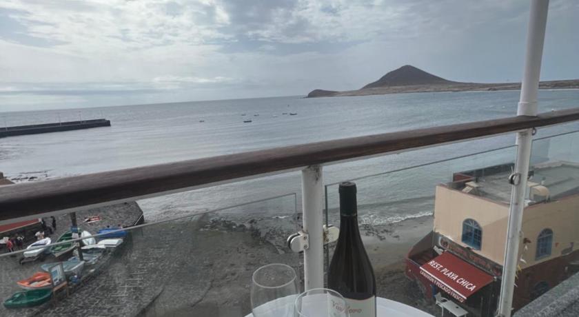 Edificio Playa Chica photo