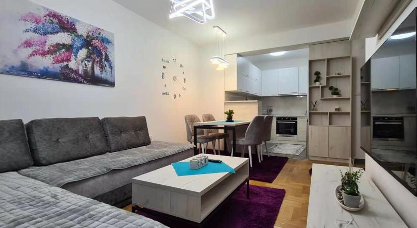 Stylish Violet &amp; Modern Apartment — Hotel in Skopje