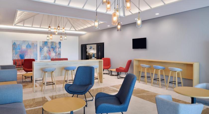 Holiday Inn Express Dubai Airport - image 2
