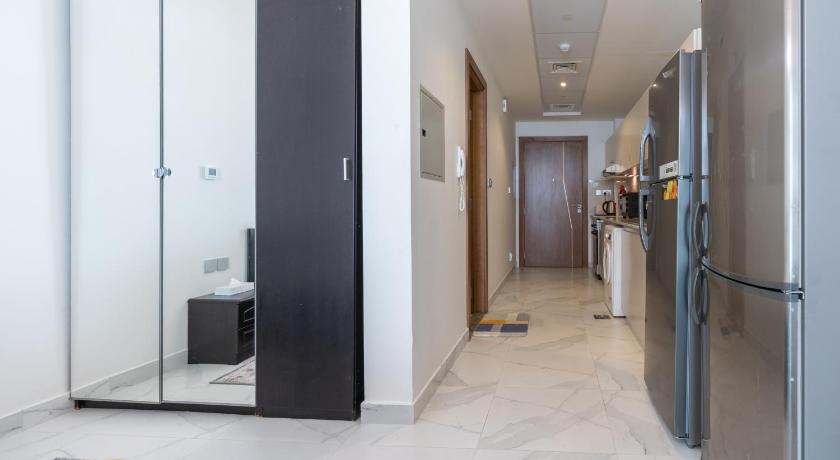 Brand new studio with balcony in Business Bay photo