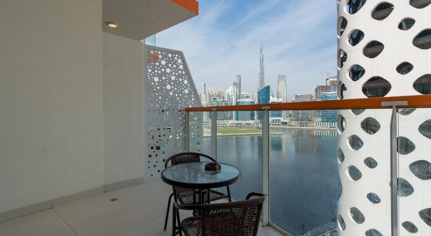 Brand new studio with balcony in Business Bay photo