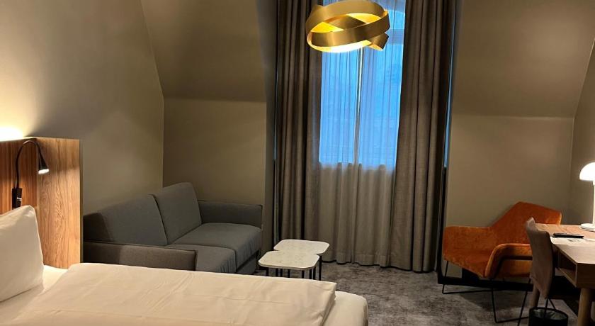 Image of Family Room 1