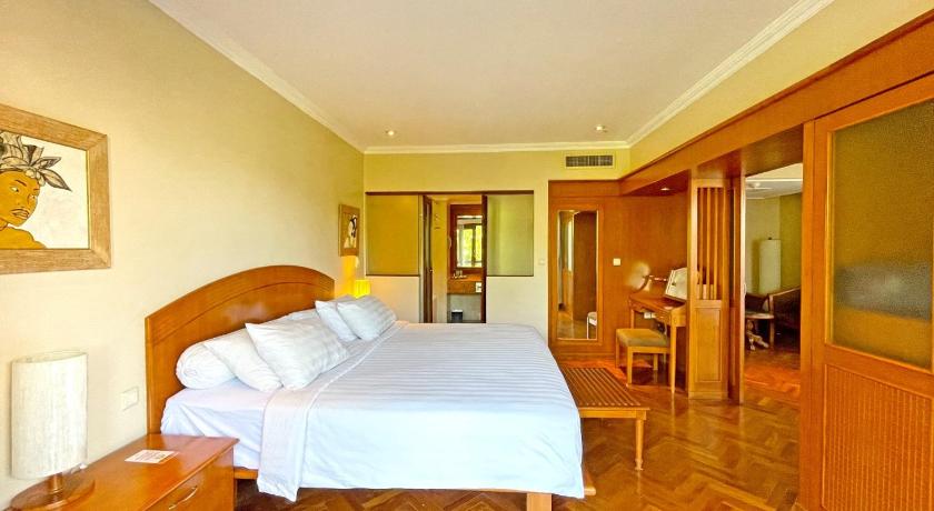Image of Corner Suite 5