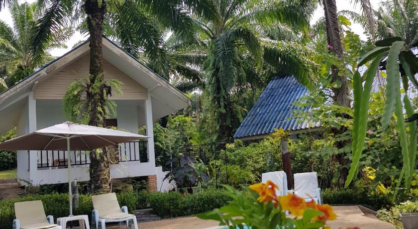 Groovy Bungalows photo