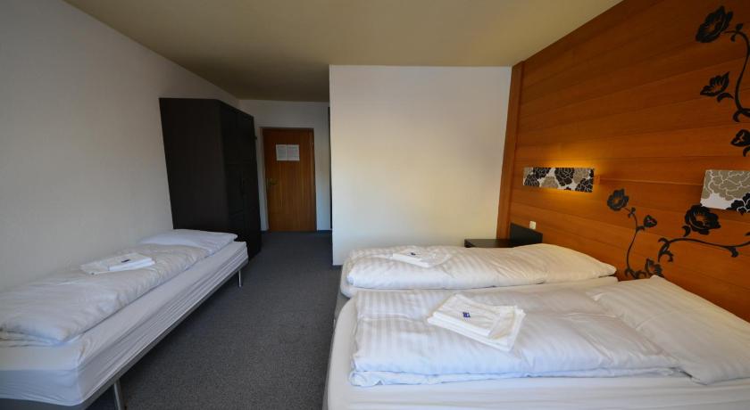 Image of Triple Room with Private Bathroom 4