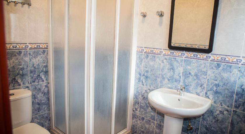 Bathroom, HOSTEL Vivian's Guest House in Jerez de la Frontera