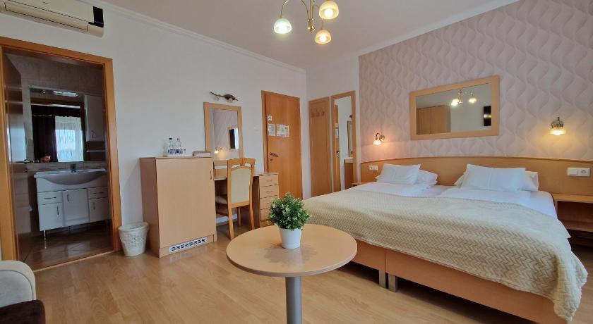 Image of Comfort Quadruple Room 0