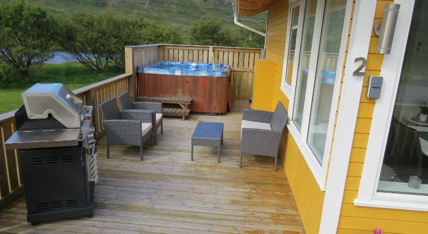 Hvammur 2 Bjarg with private hot tub photo