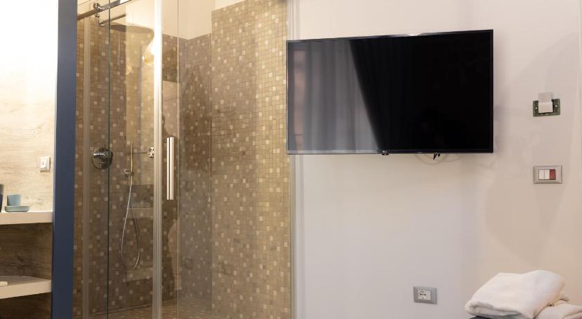 Image of Deluxe Queen Room 1