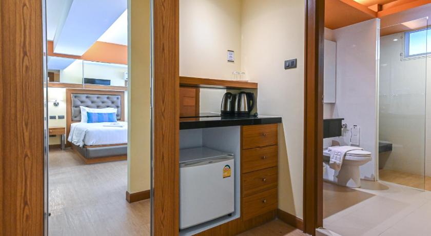 Image of Deluxe Pool View Room 15