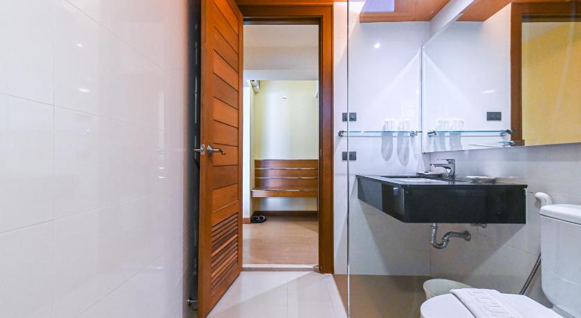 Image of Deluxe Pool View Room 17