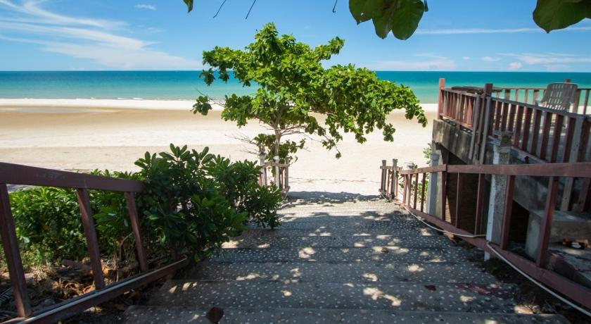 หาดทรายขาวรีสอร์ท photo