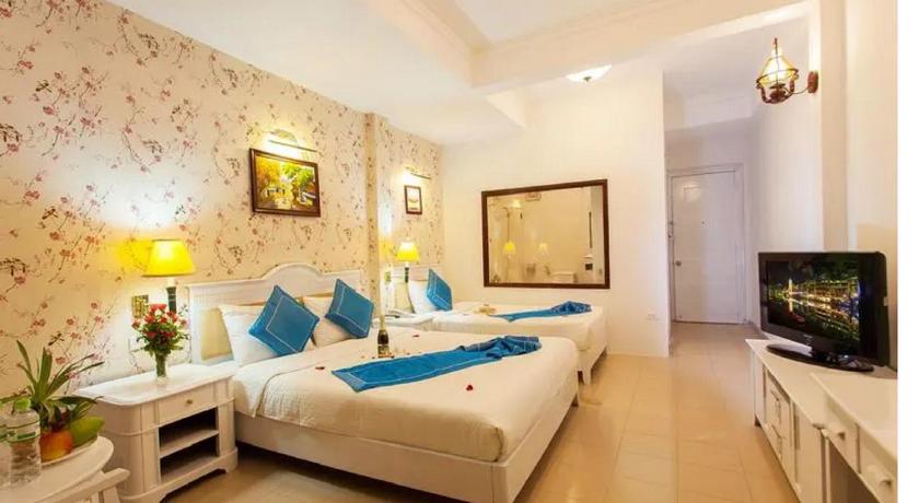 Image of Suite Family Room 0