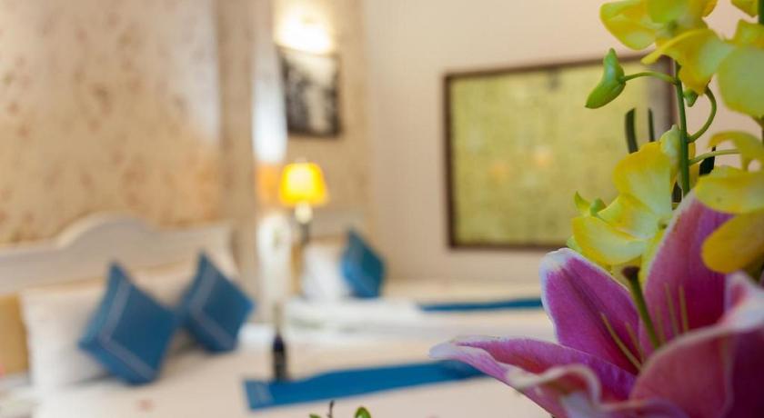 Image of Suite Family Room 7