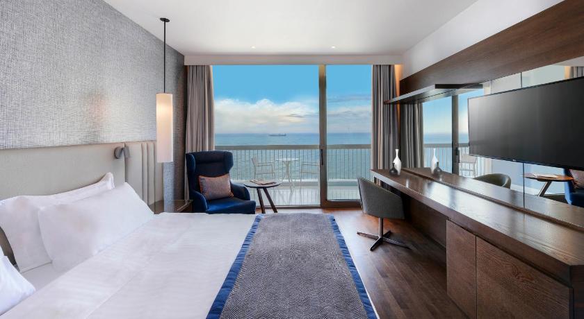 Image of Executive Sea View 0
