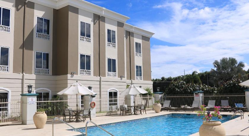 Holiday Inn Express Trincity photo