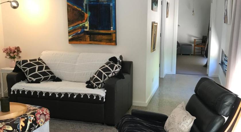Sinclair Eco House photo