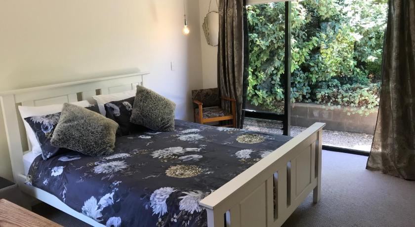 Sinclair Eco House photo