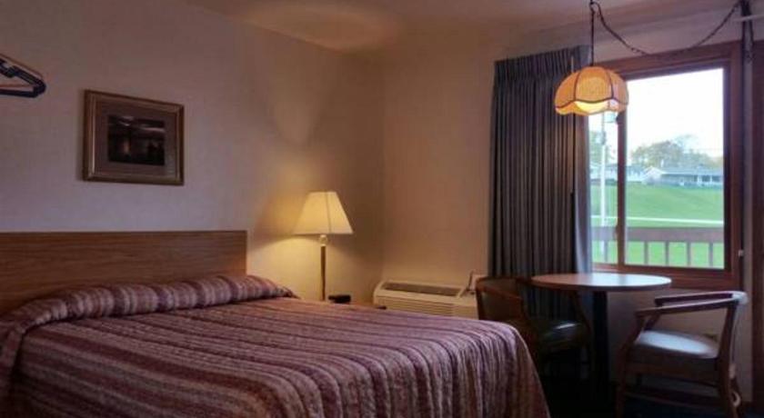 Algoma Beach Motel photo