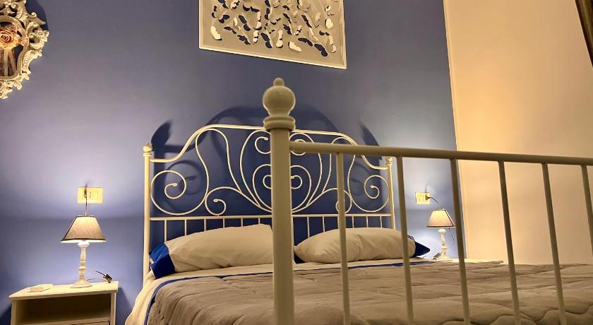 Vico Longo 25 - Ensuit flat in the heart of Naples — Hotel in Naples