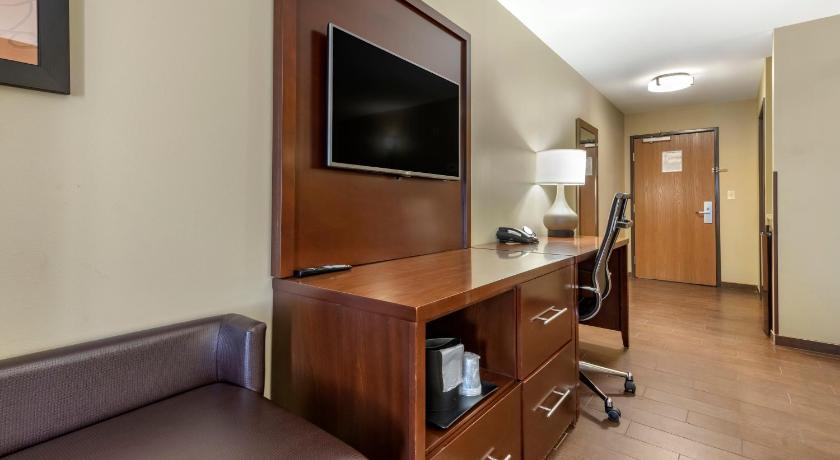 Image of 1 King Bed, Suite, Nonsmoking, Accessible 6