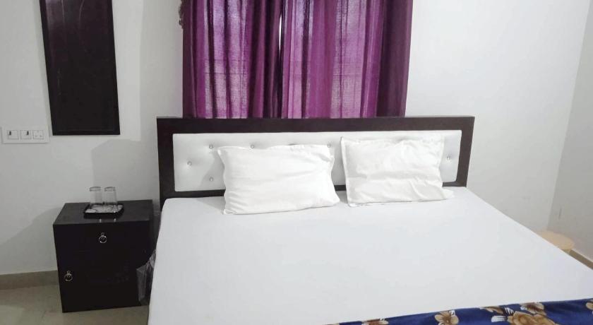 HOTEL SAMRAT PALACE photo