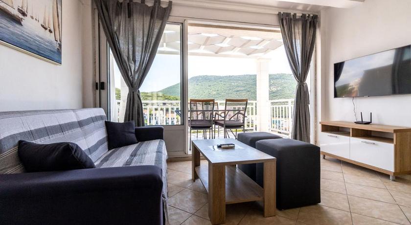 Villa Tiha luka photo