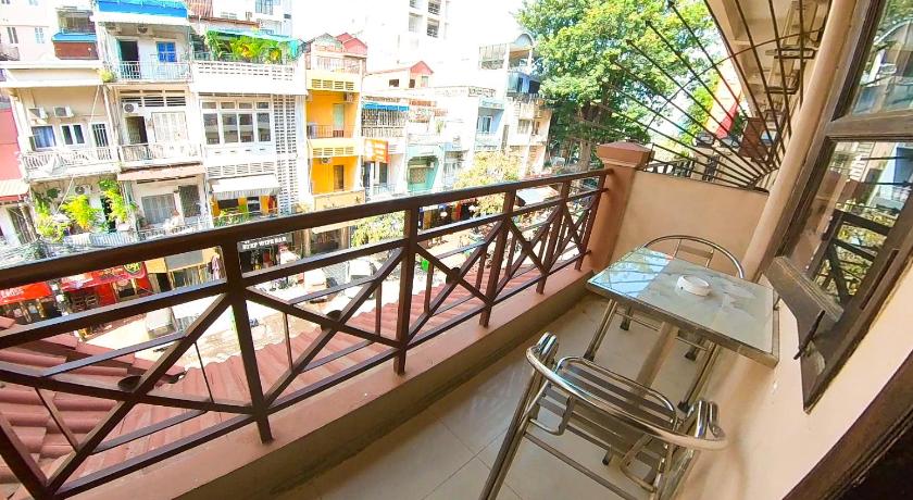 Riverside Hotel Phnom Penh photo