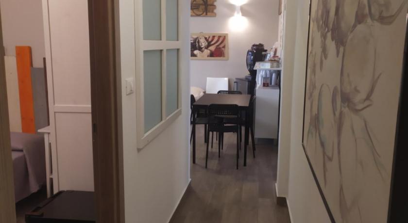 Image of Deluxe Single Room with Private Bathroom 5