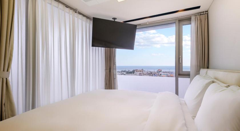 Image of Bay Suite 10