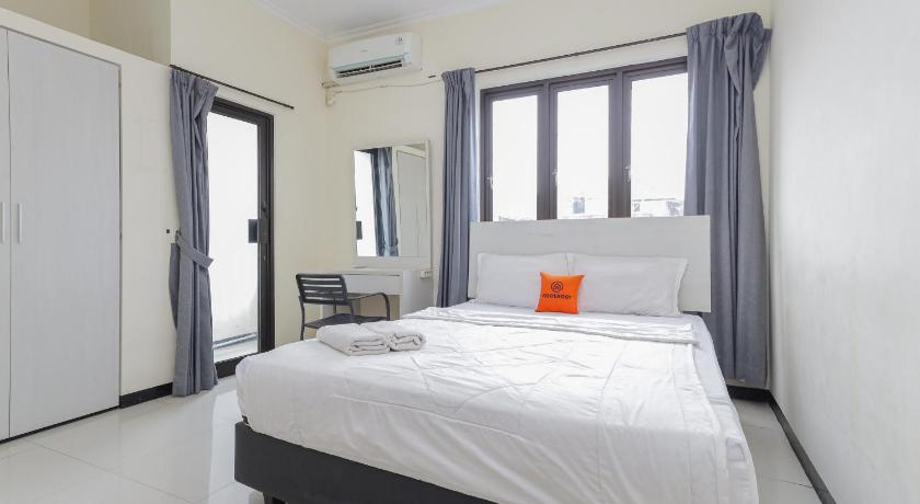 OYO Flagship 90789 Genteng Residence photo