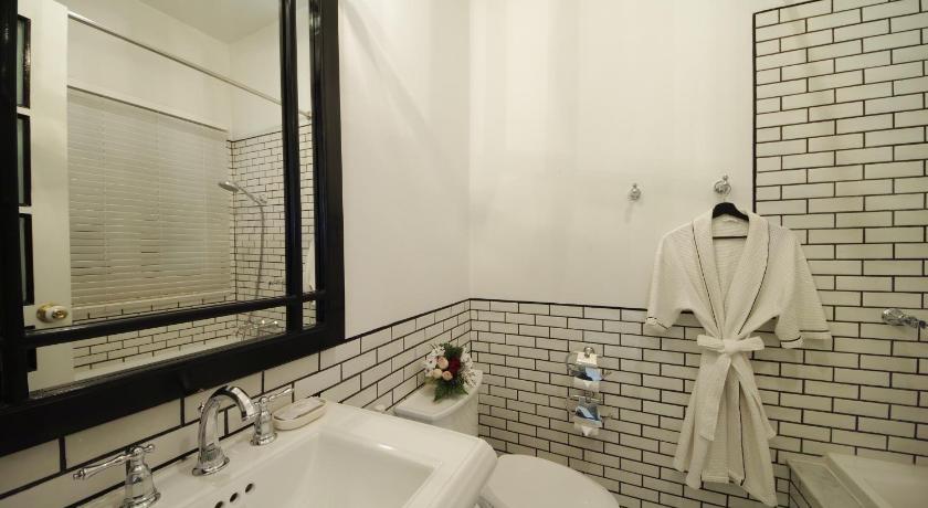 Image of Heritage Deluxe Room 16