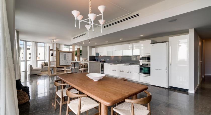 Image of 3 Bedroom PH with Rooftop Terrace 1