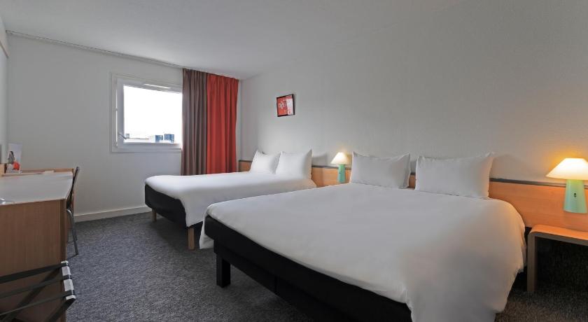 Image of Standard Room with 2 Double Beds 0