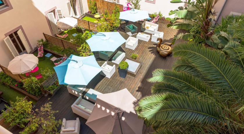 Image of Standard double room with Patio's View 7