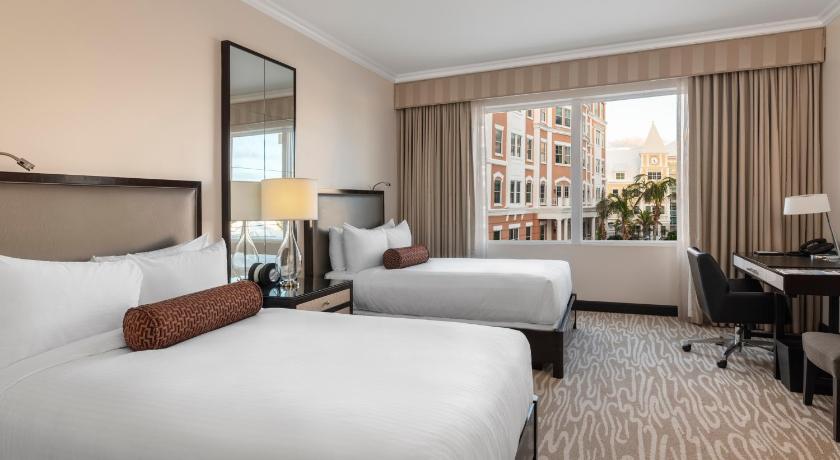 Image of Fairmont Gold King Room with City View and Lounge Access 4