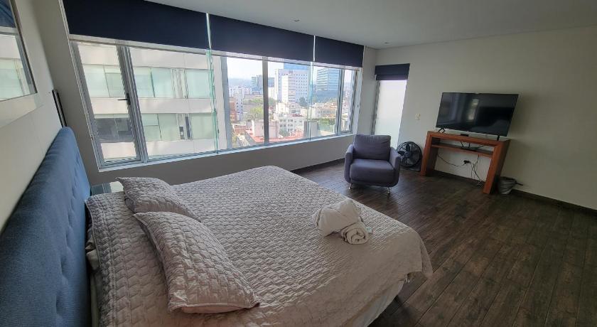 Chicago Suites WTC photo