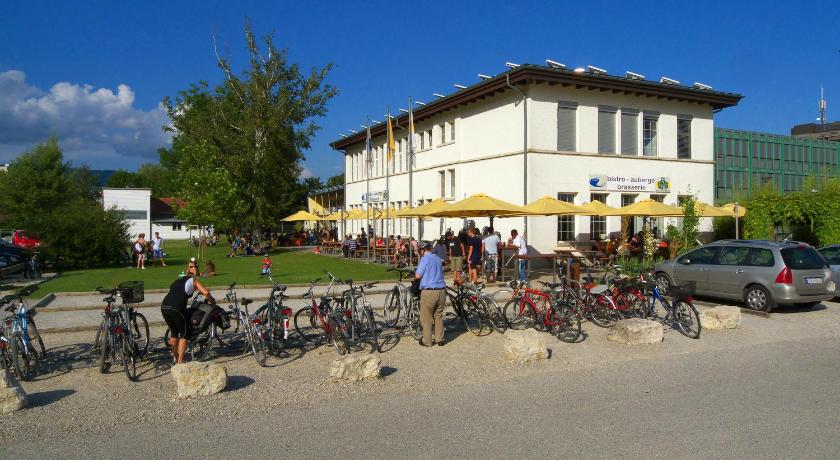 Swiss Hostel Lago Lodge — Hotel in Nidau