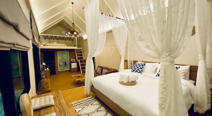Image of Family Suite with Private Pool 4