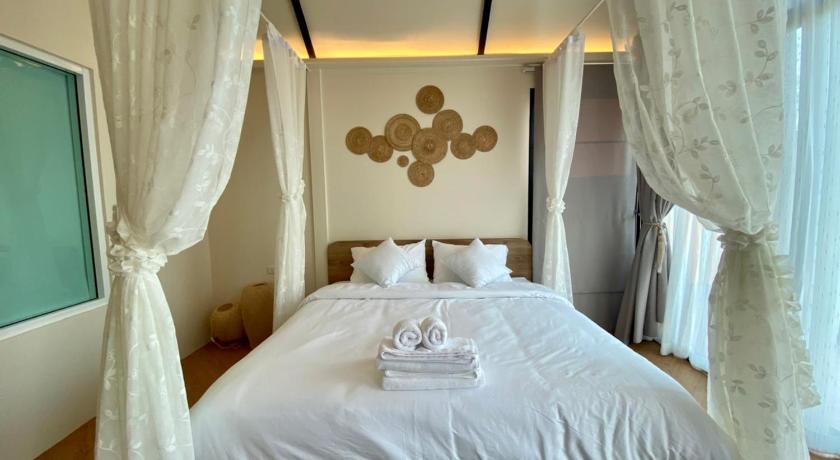 Image of Suite with Terrace and Jacuzzi 3