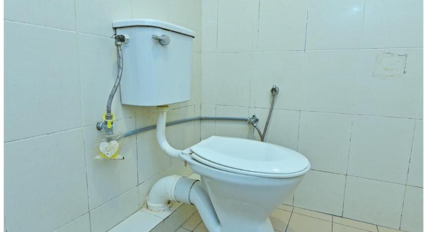 Bathroom, OYO 43933 Ferringhi Stay iinn in Penang